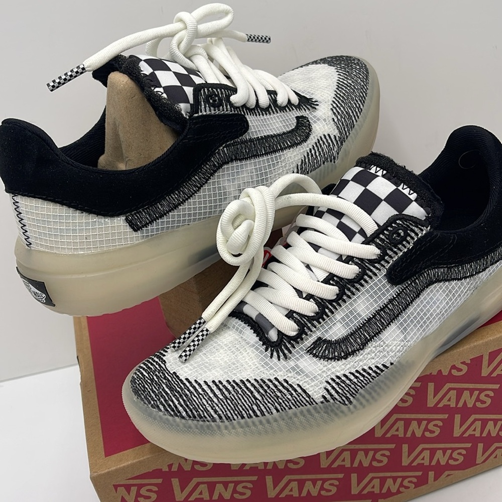 Vans WMNS Ultimatewaffle Checkers White/Black
VN0007NJYB2 Sneakers - Picture 10 of 16